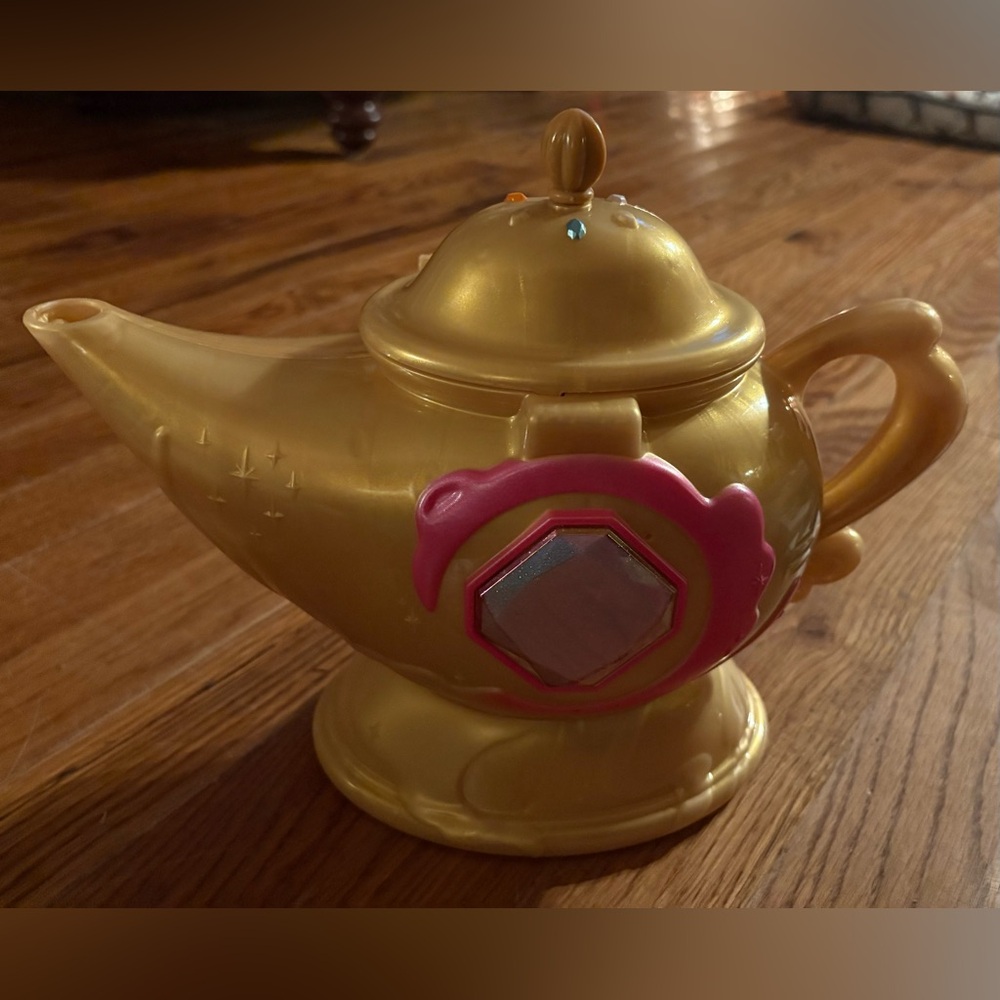 Magic Mixies Magic Genie Lamp, EUC